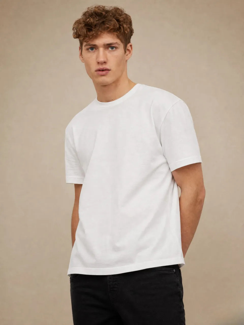 Young man wearing Axerios solid colour white t shirt for men relaxed fit college casual style